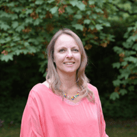 photo of woman with pink top on